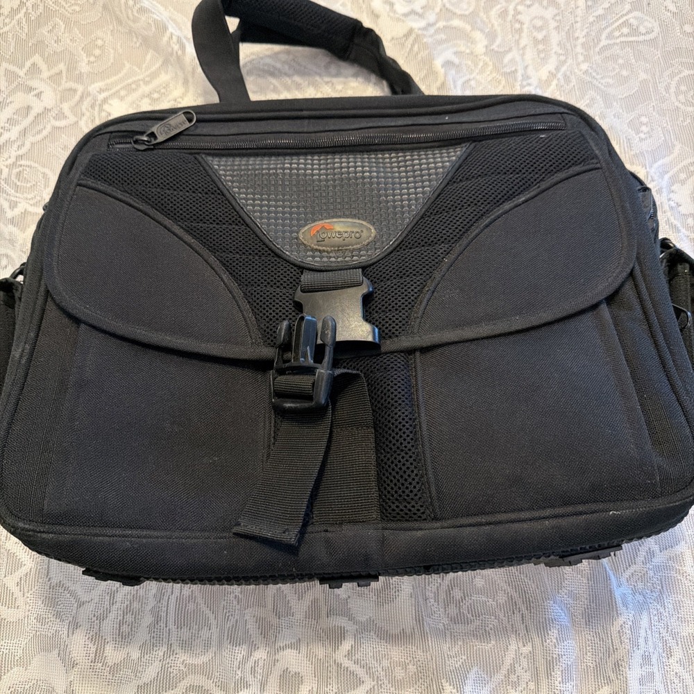 Lowepro EX 1100 Laptop Briefcase/Messenger Bag  Black No Long Strap Great Cond.